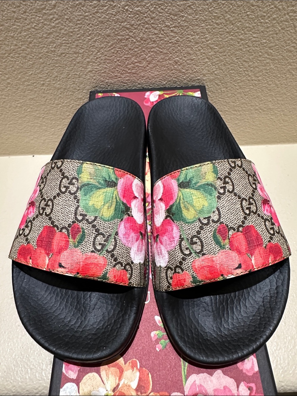 Gucci Floral GG Canvas Slide Sandals in Beige, Pink, Red, Green - Picture 3 of 3